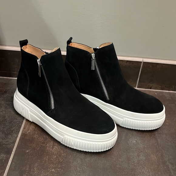 J Slides Wyona Water proof wedge sneaker NWOT Black Suede size 9 - Picture 3 of 10